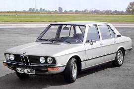 BMW 5 Series (E12) 520i 3AT RWD (130 HP)
