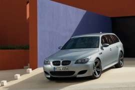BMW M5 Touring (E61) 5.0L V10 7AT (507 HP)
