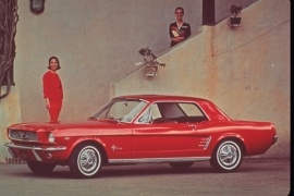 FORD Mustang 6.4L V8 3AT (325 HP)