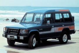 MITSUBISHI Pajero Wagon 1986 - 1990