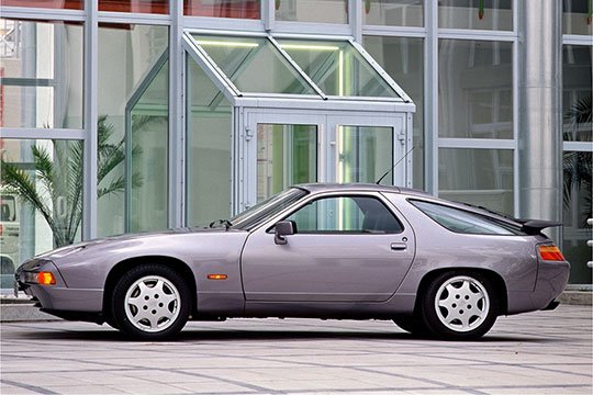 PORSCHE 928 S4 5.0L V8 5MT (320 HP)