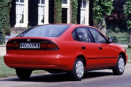 TOYOTA Corolla Liftback 1.3i 5MT FWD (88 HP)