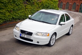 VOLVO S60 2.4L T5 5AT FWD (260 HP)
